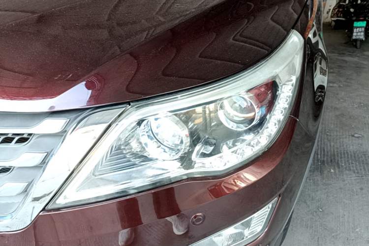 Used Baojun 560 2015 1.8L manual luxury version Left Front Headlight