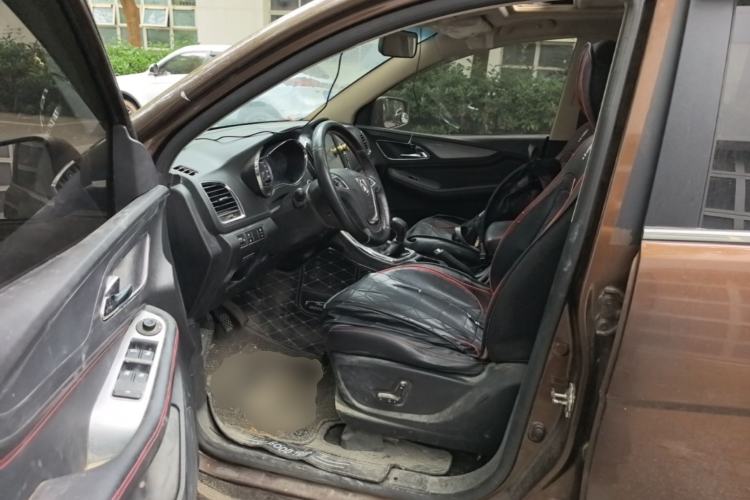 Used Baojun 560 2015 1.8L manual luxury version Left Front Seat