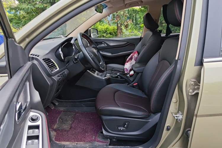 Used Baojun 560 2015 1.8L manual luxury version Left Front Seat