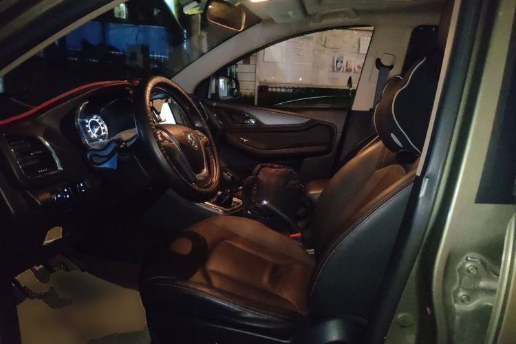Used Baojun 560 2015 1.8L manual luxury version Left Front Seat