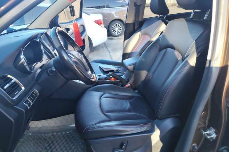 Used Baojun 560 2015 1.8L manual luxury version Left Front Seat