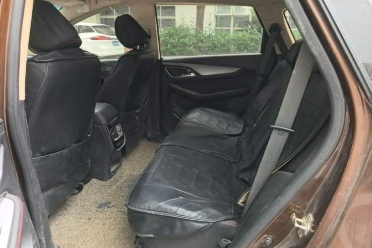 Used Baojun 560 2015 1.8L manual luxury version Left Rear Seat
