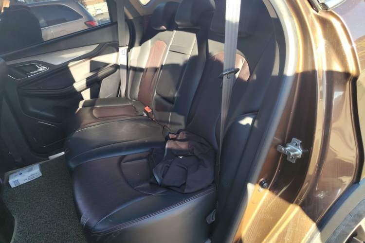 Used Baojun 560 2015 1.8L manual luxury version Left Rear Seat