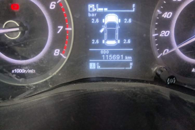 Used Baojun 560 2015 1.8L manual luxury version Odometer Close Up