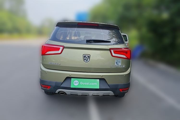 Used Baojun 560 2015 1.8L manual luxury version Rear