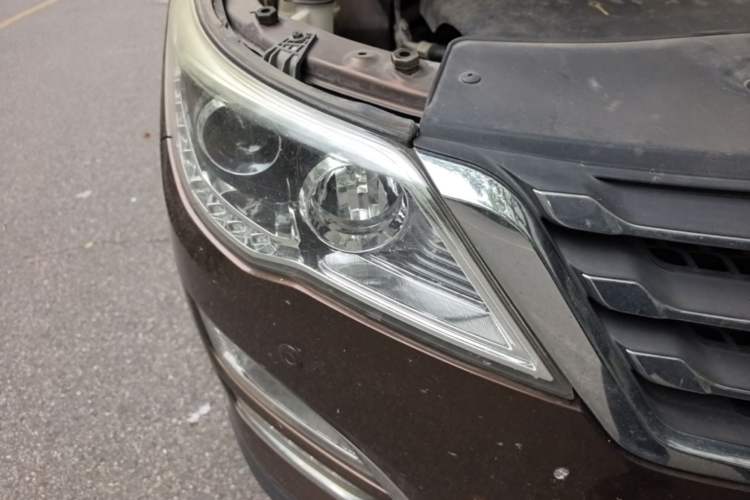 Used Baojun 560 2015 1.8L manual luxury version Right Front Headlight
