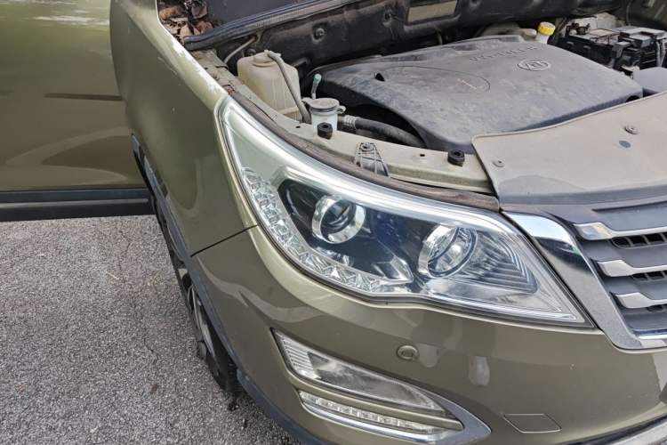 Used Baojun 560 2015 1.8L manual luxury version Right Front Headlight