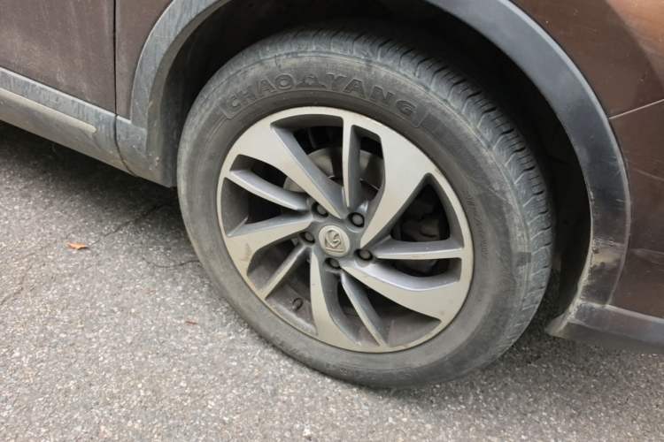 Used Baojun 560 2015 1.8L manual luxury version Right Front Wheel Hub