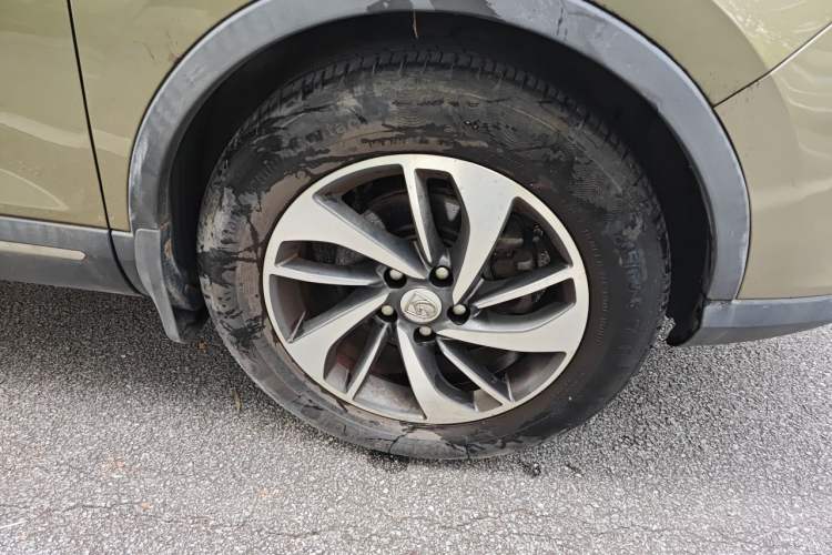 Used Baojun 560 2015 1.8L manual luxury version Right Front Wheel Hub