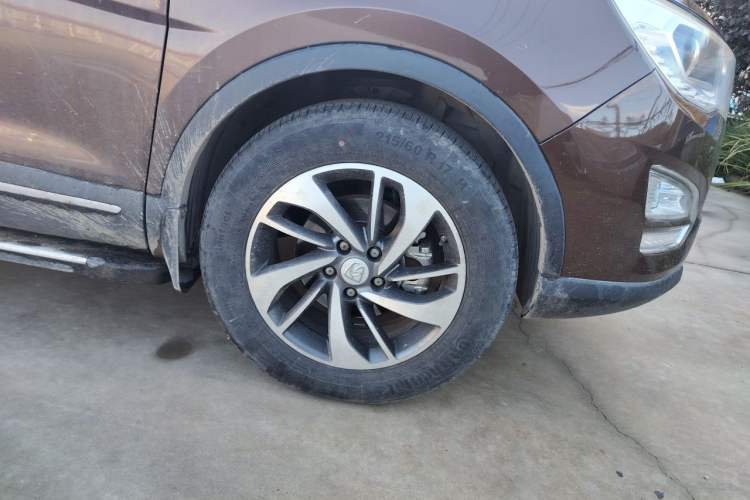 Used Baojun 560 2015 1.8L manual luxury version Right Front Wheel Hub