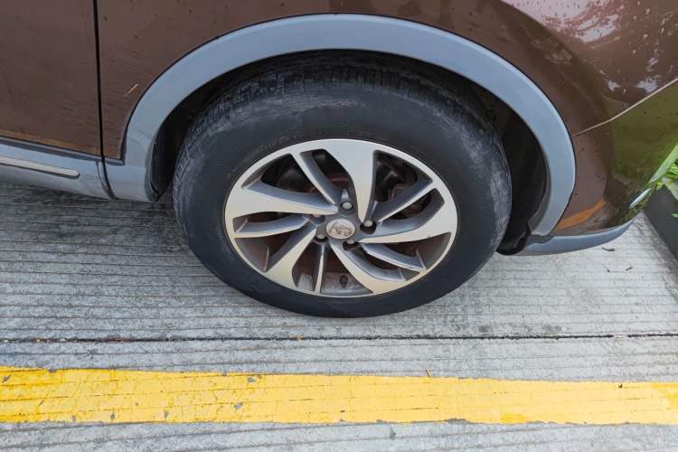 Used Baojun 560 2015 1.8L manual luxury version Right Front Wheel Hub