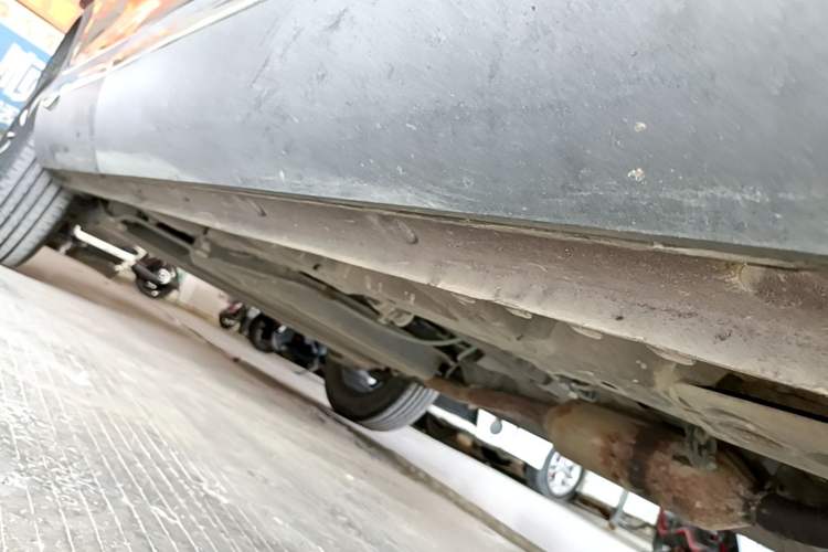 Used Baojun 560 2015 1.8L manual luxury version Right Side Sill