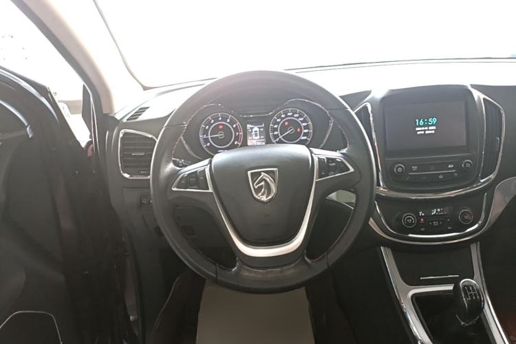 Used Baojun 560 2015 1.8L manual luxury version Steering Wheel