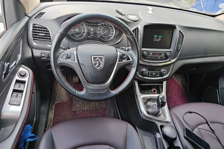 Used Baojun 560 2015 1.8L manual luxury version Steering Wheel