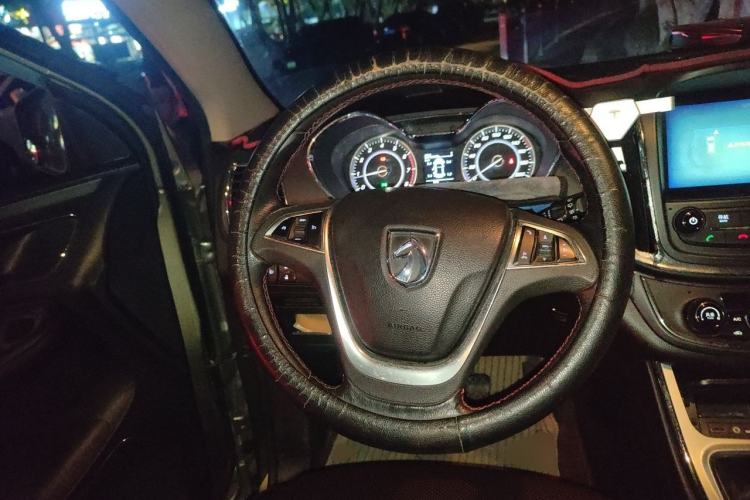 Used Baojun 560 2015 1.8L manual luxury version Steering Wheel