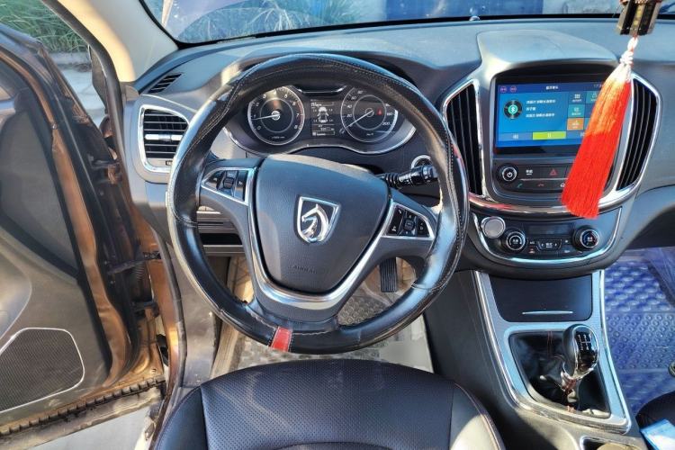 Used Baojun 560 2015 1.8L manual luxury version Steering Wheel
