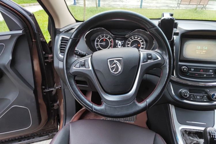 Used Baojun 560 2015 1.8L manual luxury version Steering Wheel