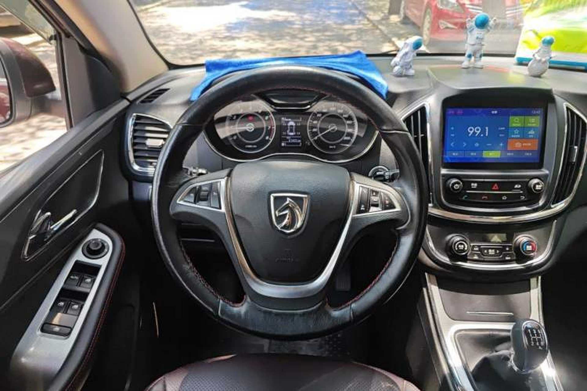 Used Baojun 560 2015 1.8L manual luxury version Steering Wheel
