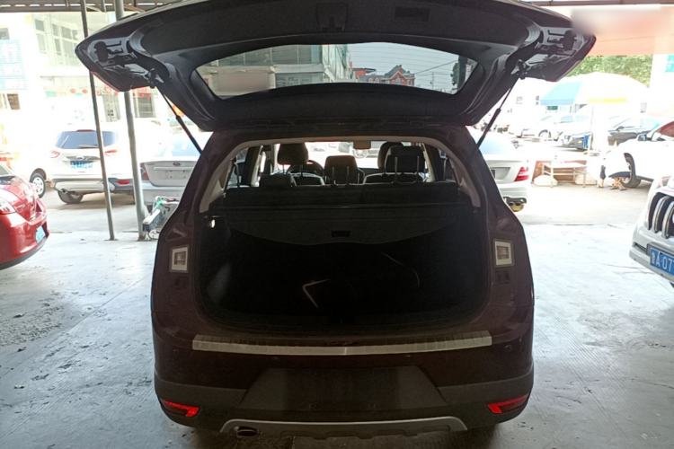Used Baojun 560 2015 1.8L manual luxury version Trunk
