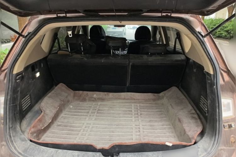 Used Baojun 560 2015 1.8L manual luxury version Trunk