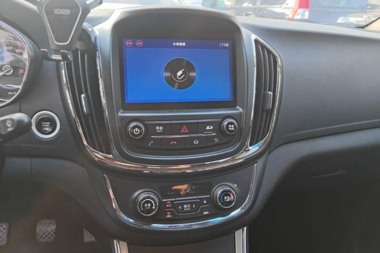 Used Baojun 560 2015 1.8L manual luxury version Audio And AC Panel