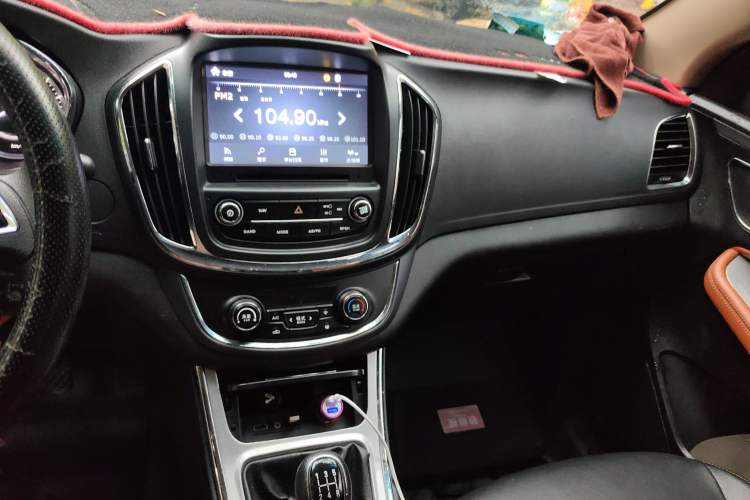 Used Baojun 560 2015 1.8L Manual Elite Edition Audio And AC Panel