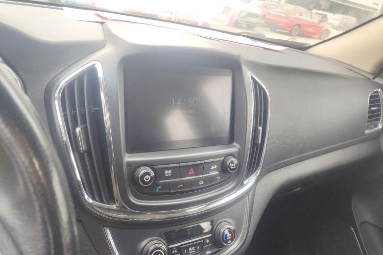 Used Baojun 560 2015 1.8L manual luxury version Audio And AC Panel
