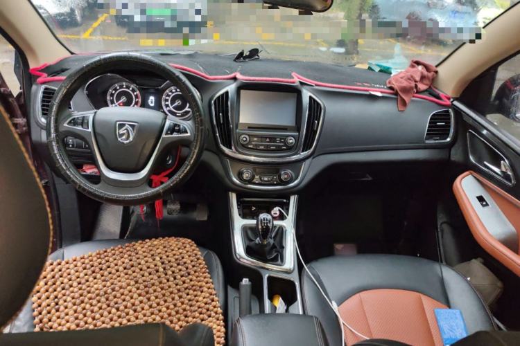Used Baojun 560 2015 1.8L Manual Elite Edition Center Console