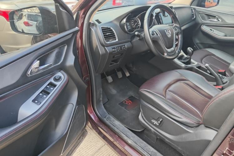 Used Baojun 560 2015 1.8L manual luxury version Driver Seat