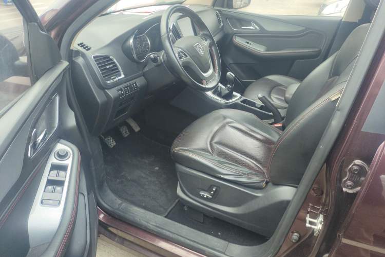 Used Baojun 560 2015 1.8L manual luxury version Driver Seat