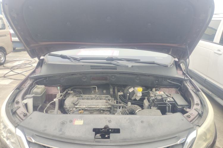 Used Baojun 560 2015 1.8L manual luxury version Engine Bay