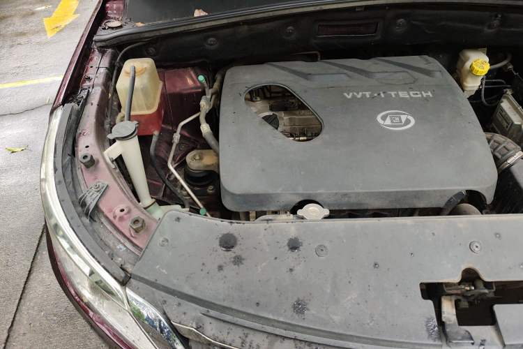 Used Baojun 560 2015 1.8L Manual Elite Edition Engine Bay Right
