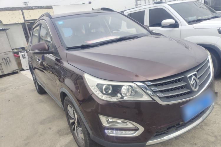 Used Baojun 560 2015 1.8L manual luxury version Front Right 45 Deg