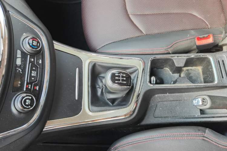 Used Baojun 560 2015 1.8L manual luxury version Gear Lever