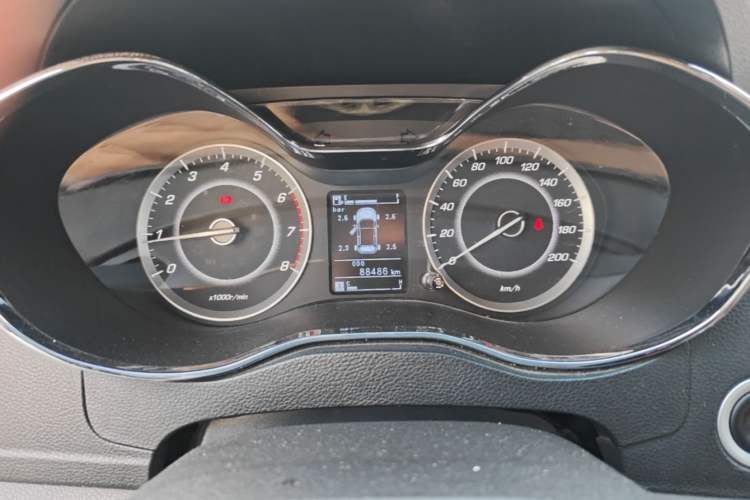 Used Baojun 560 2015 1.8L manual luxury version Instrument Cluster