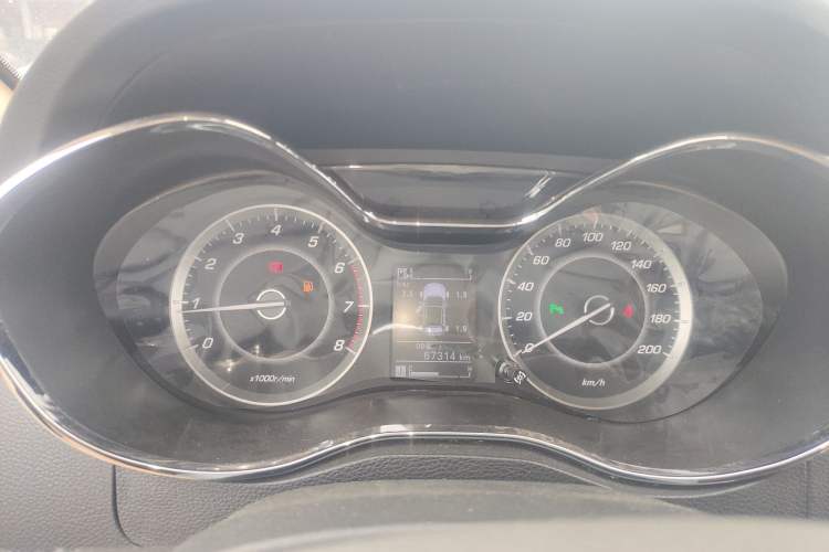 Used Baojun 560 2015 1.8L manual luxury version Instrument Cluster