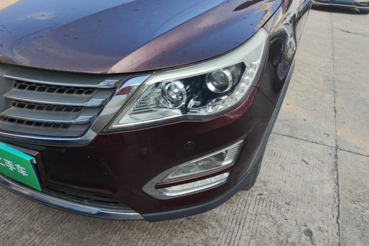 Used Baojun 560 2015 1.8L manual luxury version Left Front Headlight