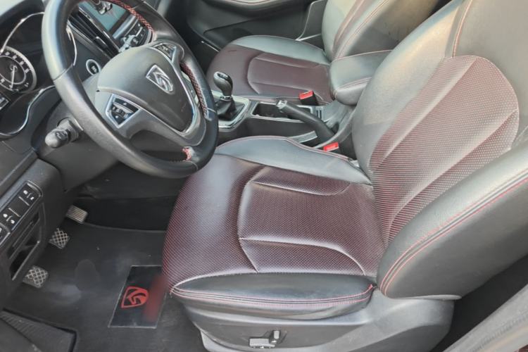 Used Baojun 560 2015 1.8L manual luxury version Left Front Seat