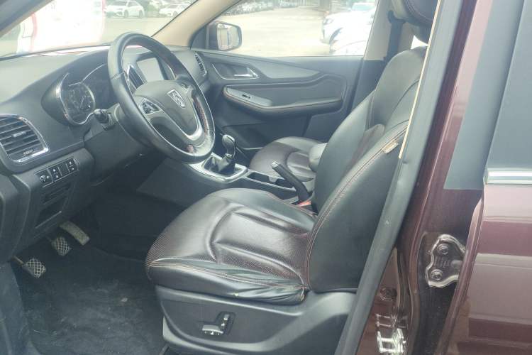 Used Baojun 560 2015 1.8L manual luxury version Left Front Seat