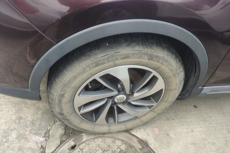 Used Baojun 560 2015 1.8L manual luxury version Left Front Wheel Hub