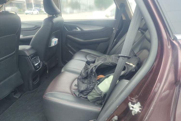 Used Baojun 560 2015 1.8L manual luxury version Left Rear Seat