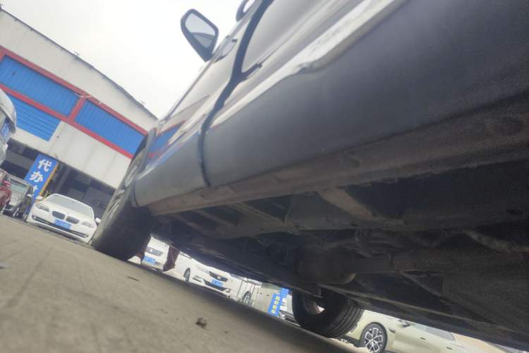 Used Baojun 560 2015 1.8L manual luxury version Left Side Sill