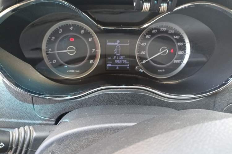 Used Baojun 560 2015 1.8L Manual Elite Edition Odometer Close Up