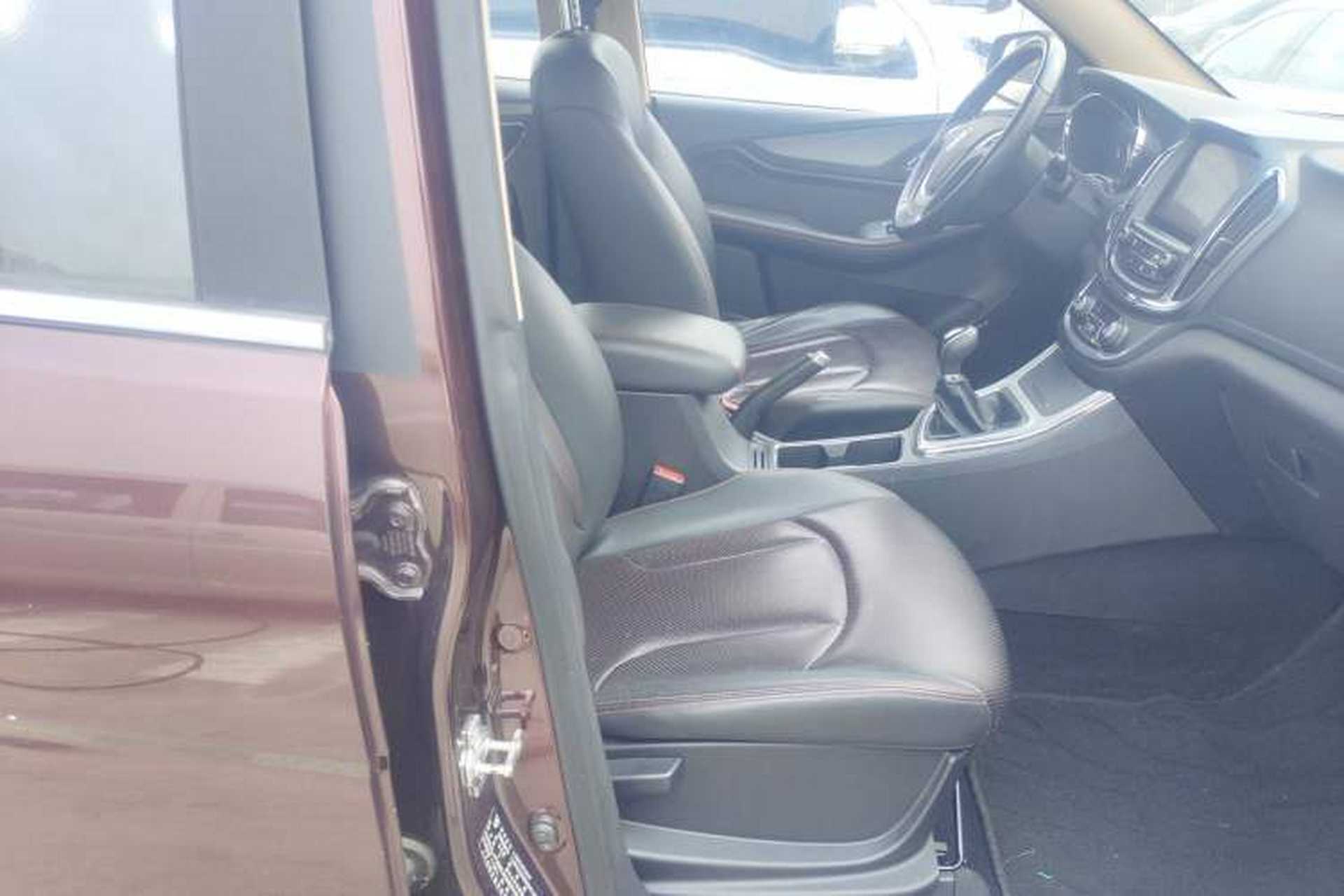 Used Baojun 560 2015 1.8L manual luxury version Right Front Seat