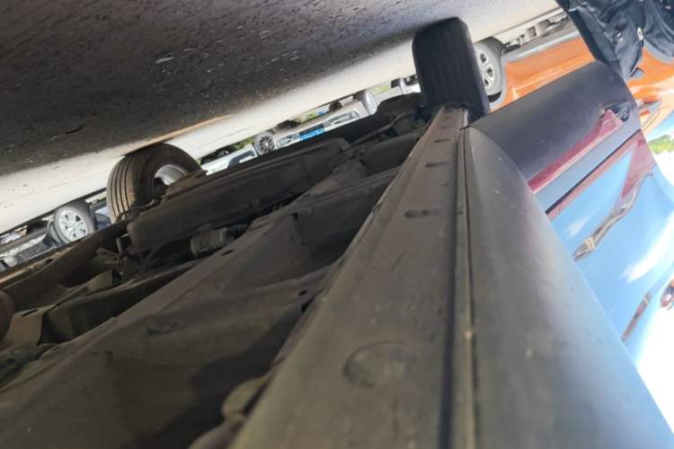 Used Baojun 560 2015 1.8L manual luxury version Right Side Sill