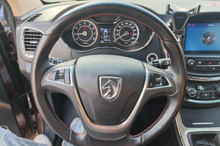 Used Baojun 560 2015 1.8L manual luxury version Steering Wheel