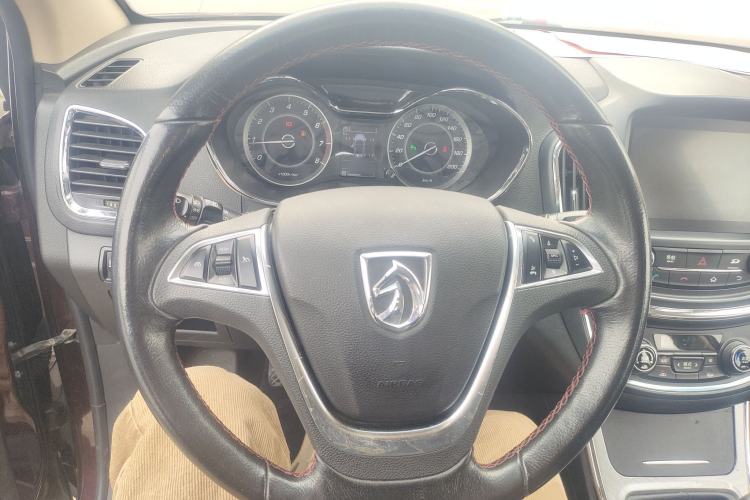 Used Baojun 560 2015 1.8L manual luxury version Steering Wheel