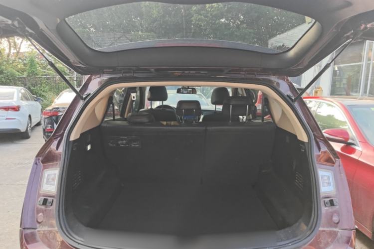 Used Baojun 560 2015 1.8L manual luxury version Trunk