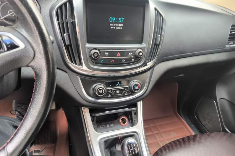Used Baojun 560 2015 1.8L manual luxury version Audio And AC Panel