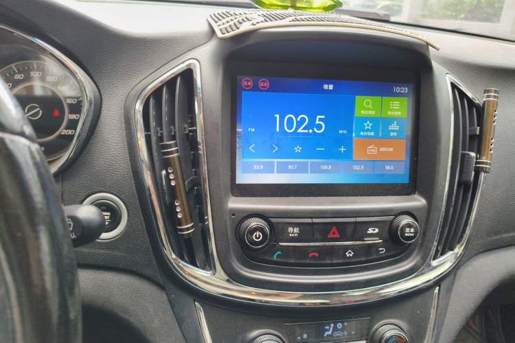 Used Baojun 560 2015 1.8L manual luxury version Audio And AC Panel